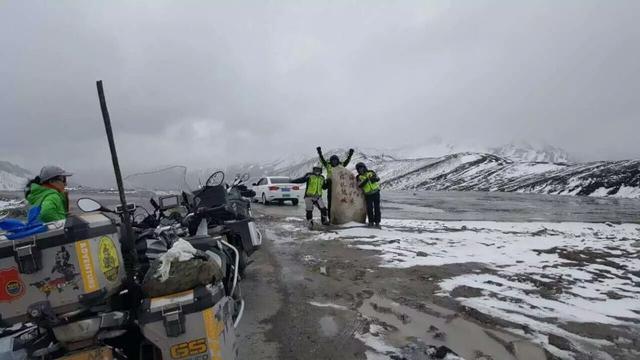 花甲“獨(dú)行俠”：他是游泳健將、漫畫家、頂級(jí)機(jī)車愛(ài)好者