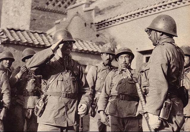 崗村寧次利用偽軍讓中國(guó)人內(nèi)耗，彭老總一招解決這難題，太絕了