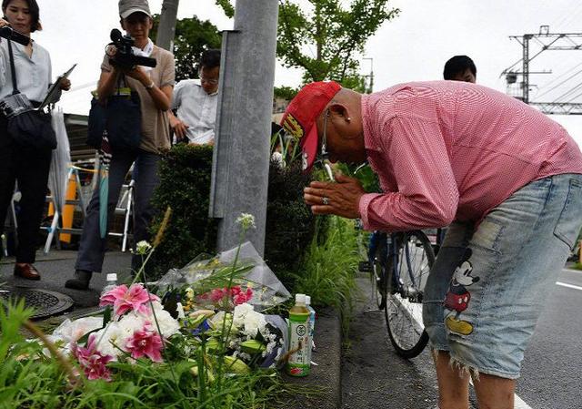 山本寬為京阿尼哀悼鮮花，挽回了網友的一些好感