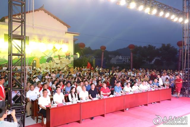 婁星區文建村：農民“村晚”慶祝黨的生日