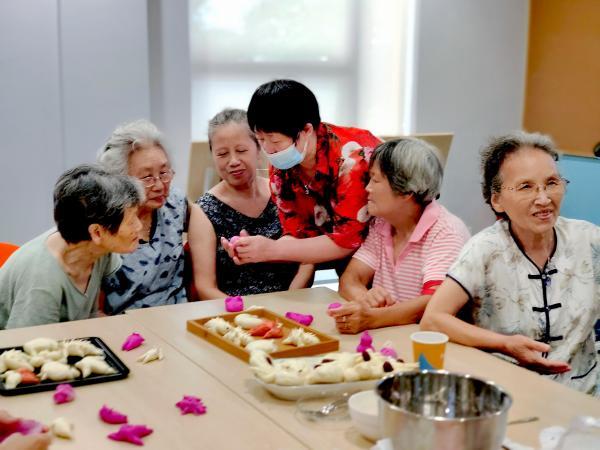 35個門洞簽約30臺電梯，居民從抵觸到主動，上海繁華商圈背街的“逆襲”