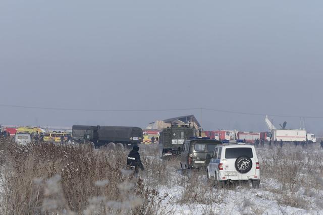 “我們第一個逃出機艙”——中國女乘客講述哈薩克斯坦客機失事生死瞬間