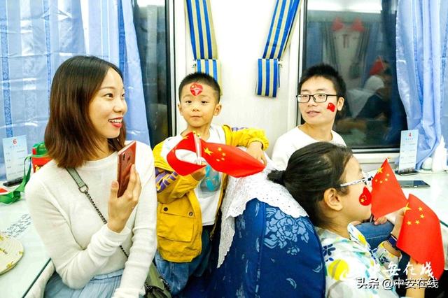 紅旗列車為祖國送上祝福「組圖」