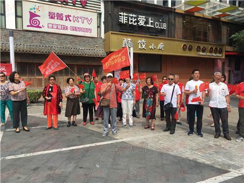 向祖國深情告白 八大湖街道徐州路社區(qū)舉行“快閃”活動