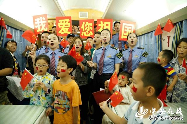 紅旗列車為祖國送上祝福「組圖」