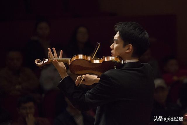 諶經建紀實人物肖像攝影賞析；小提琴演奏家林品任