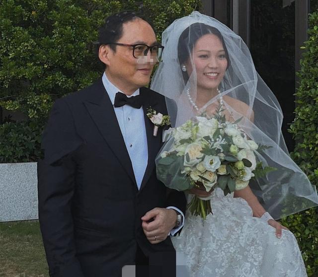 兩大億萬豪門聯姻！霍啟剛堂妹結婚，小2歲男友是港姐吳婉芳長子