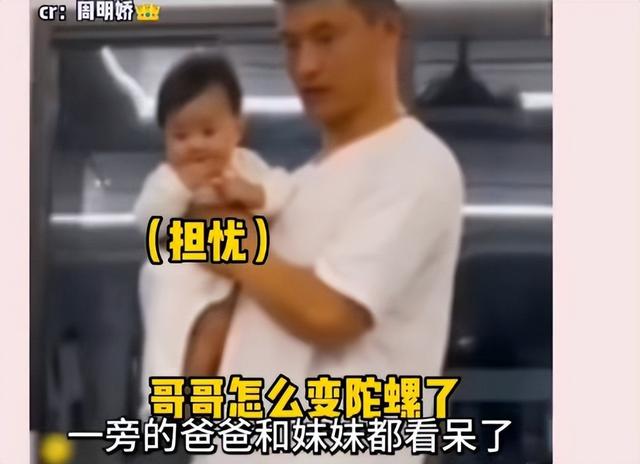 男孩表演2千5學(xué)的街舞，看呆老爸和老妹，天賦把努力無情碾壓