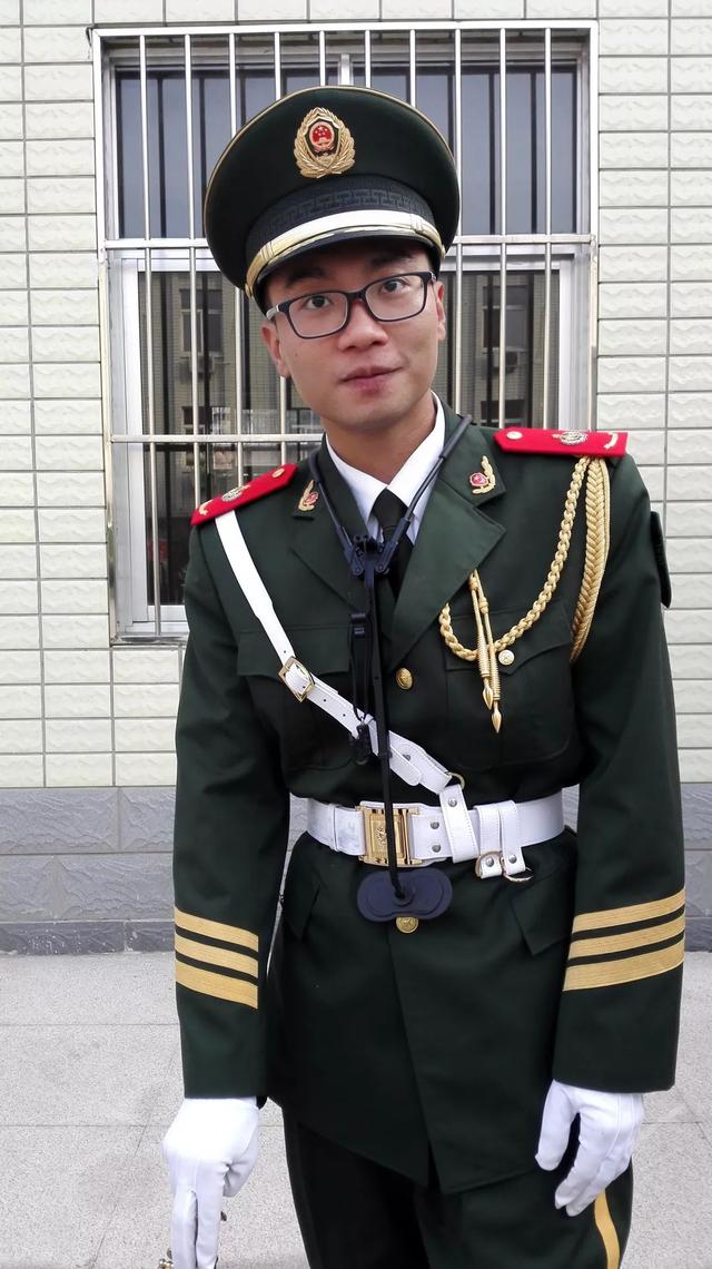 視頻｜閱兵式軍樂團里，麗水小伙兒吹薩克斯