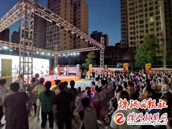 臺上臺下齊合唱 這場慶祝建黨100周年文藝匯演盡顯黨群深情