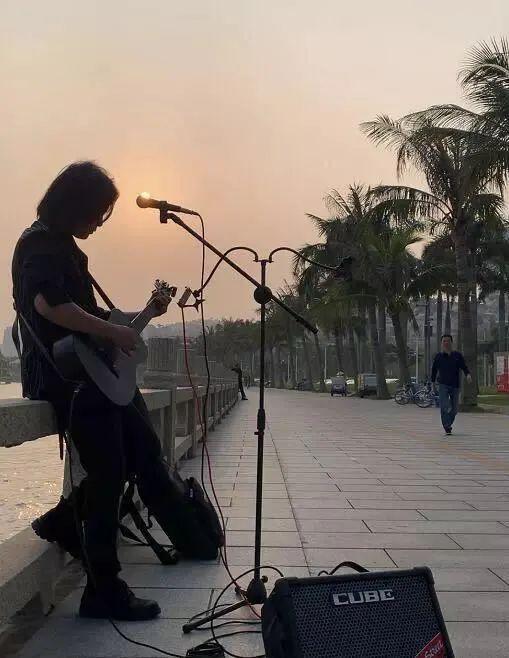 TA浠洖鏉ヤ簡錛佸氨鍦ㄤ粖鏅氾紝鍥炲綊棣栫涓轟綘鍞卞搷