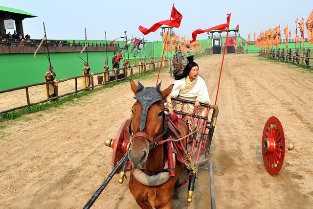 成年再讀《田忌賽馬》：孫臏計謀真險惡無比，難怪龐涓挖他膝蓋骨