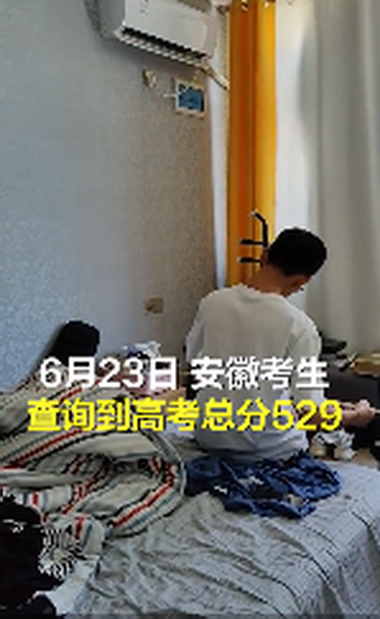 男生高考不理想拉二胡解憂，媽媽：好想抱抱孩子