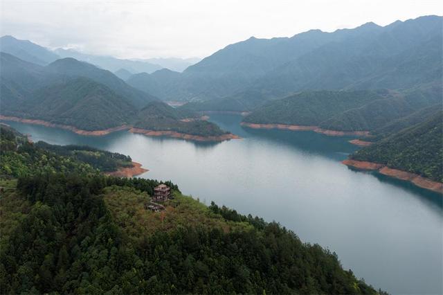 琴感烏溪江，中、泰音樂家綠水青山間合奏《我愛你中國》