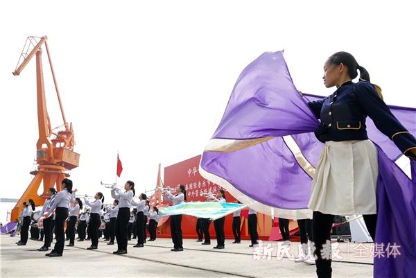 黃浦江畔吹響中華號角！剛剛，12支中外管樂隊在楊浦濱江開啟巡游