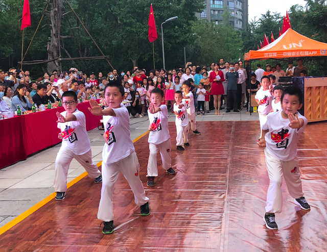 唱歌、舞蹈、鋼琴合奏……陶然亭居民辦起紅色消夏晚會