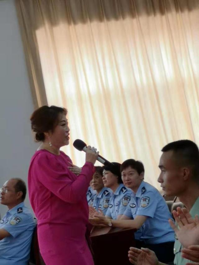 齊魯晚報藝術團進軍營慶祝建軍節軍民一家譜時代新篇