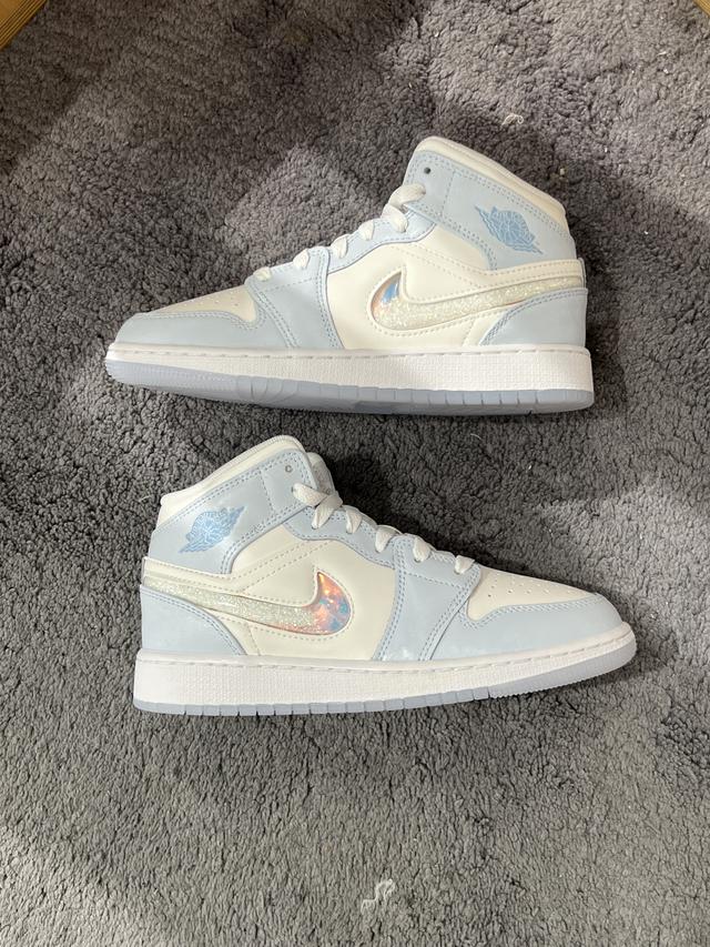 冰雪奇緣鋼琴獨(dú)奏(Air Jordan 1 Mid冰雪奇緣)