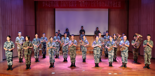 薩克斯二重奏簡譜曲譜(國防大學(xué)軍事文化學(xué)院首期軍樂演奏任職培訓(xùn)班畢業(yè)匯報演出側(cè)記)