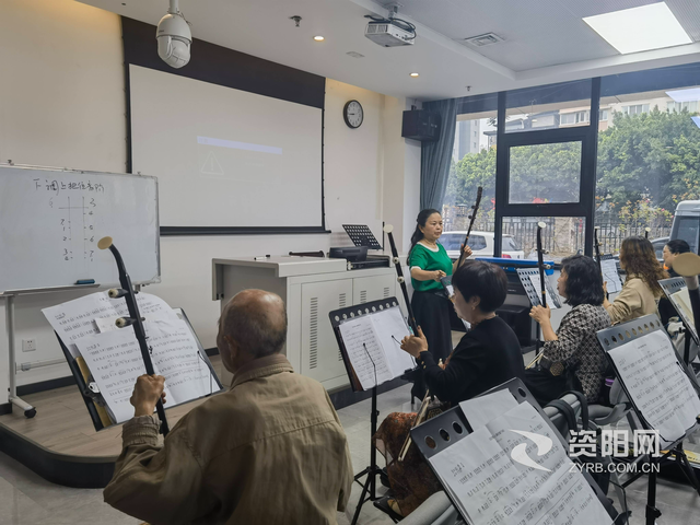 為什么有人免費教人學二胡(十余年免費教授二胡 圓108位殘疾貧困學生音樂夢)